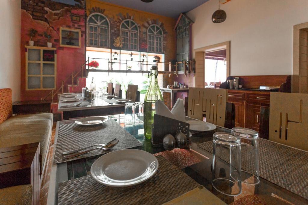 Hotel Hari Vilaas Varanasi Esterno foto