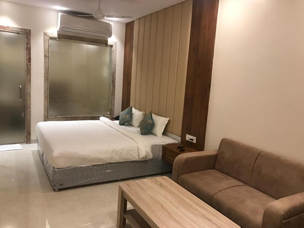 Hotel Hari Vilaas Varanasi Esterno foto