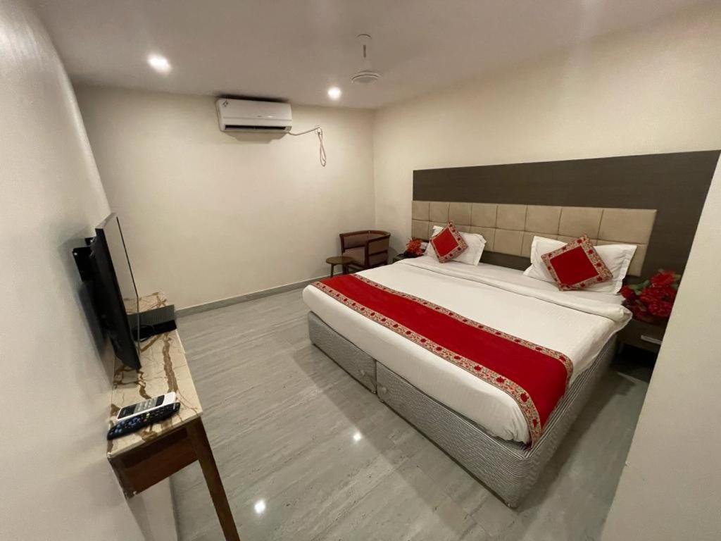 Hotel Hari Vilaas Varanasi Esterno foto