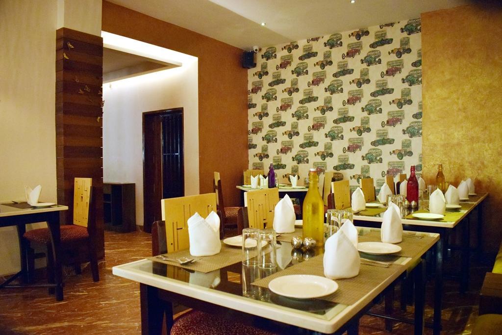 Hotel Hari Vilaas Varanasi Esterno foto