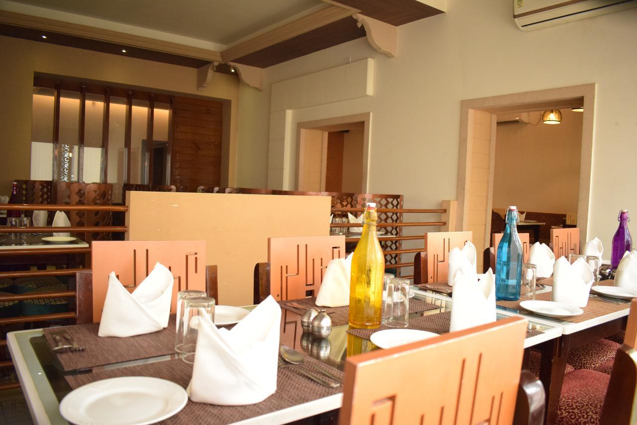 Hotel Hari Vilaas Varanasi Esterno foto