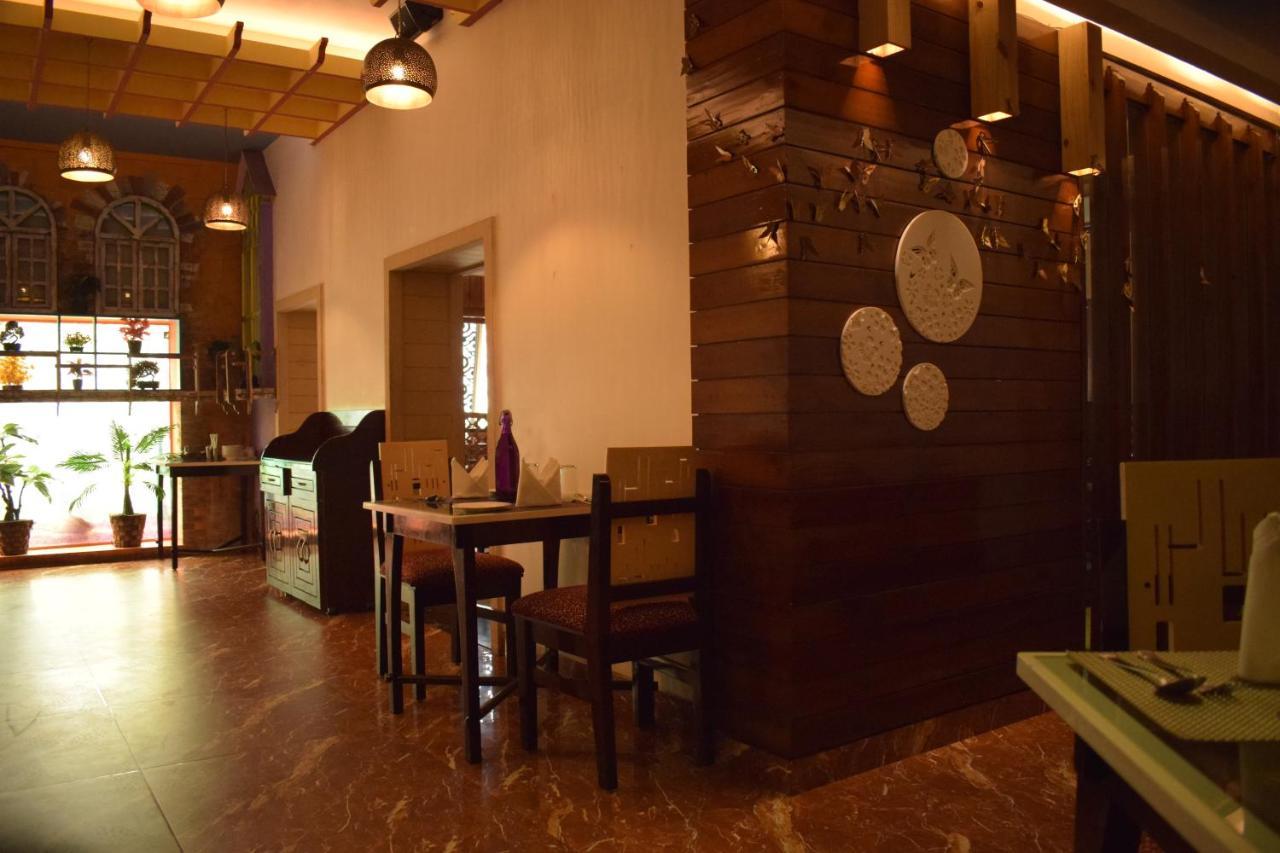 Hotel Hari Vilaas Varanasi Esterno foto
