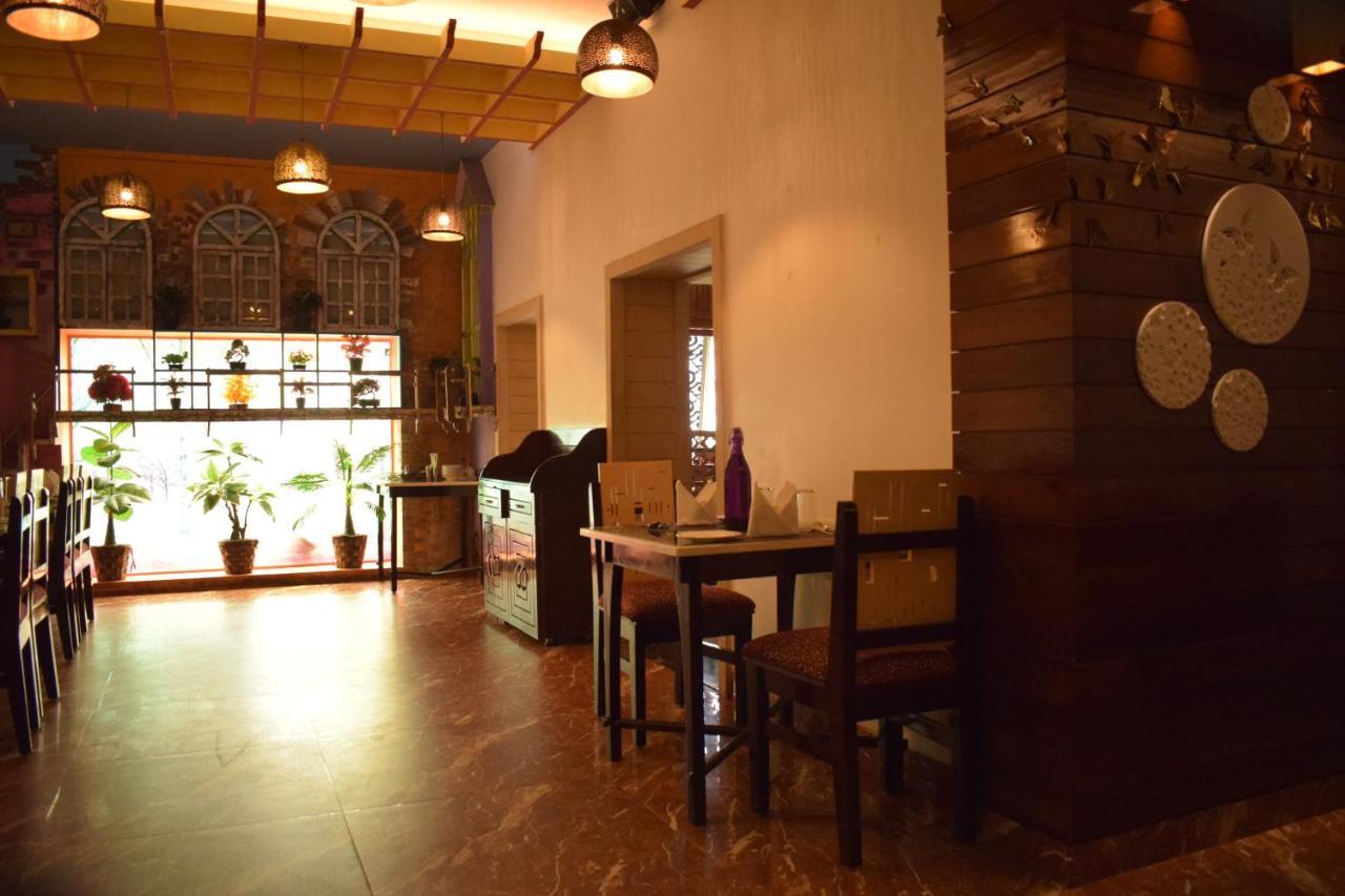 Hotel Hari Vilaas Varanasi Esterno foto