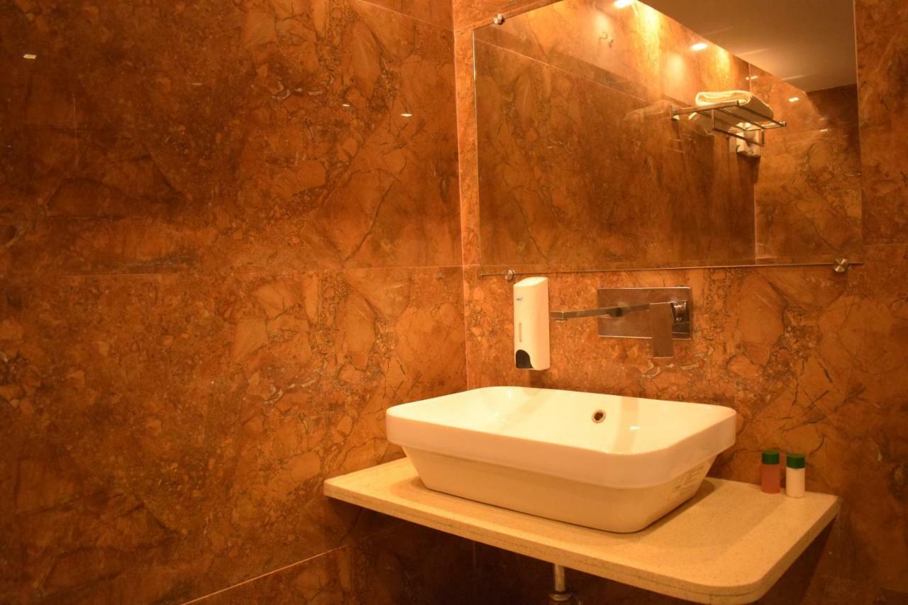 Hotel Hari Vilaas Varanasi Esterno foto