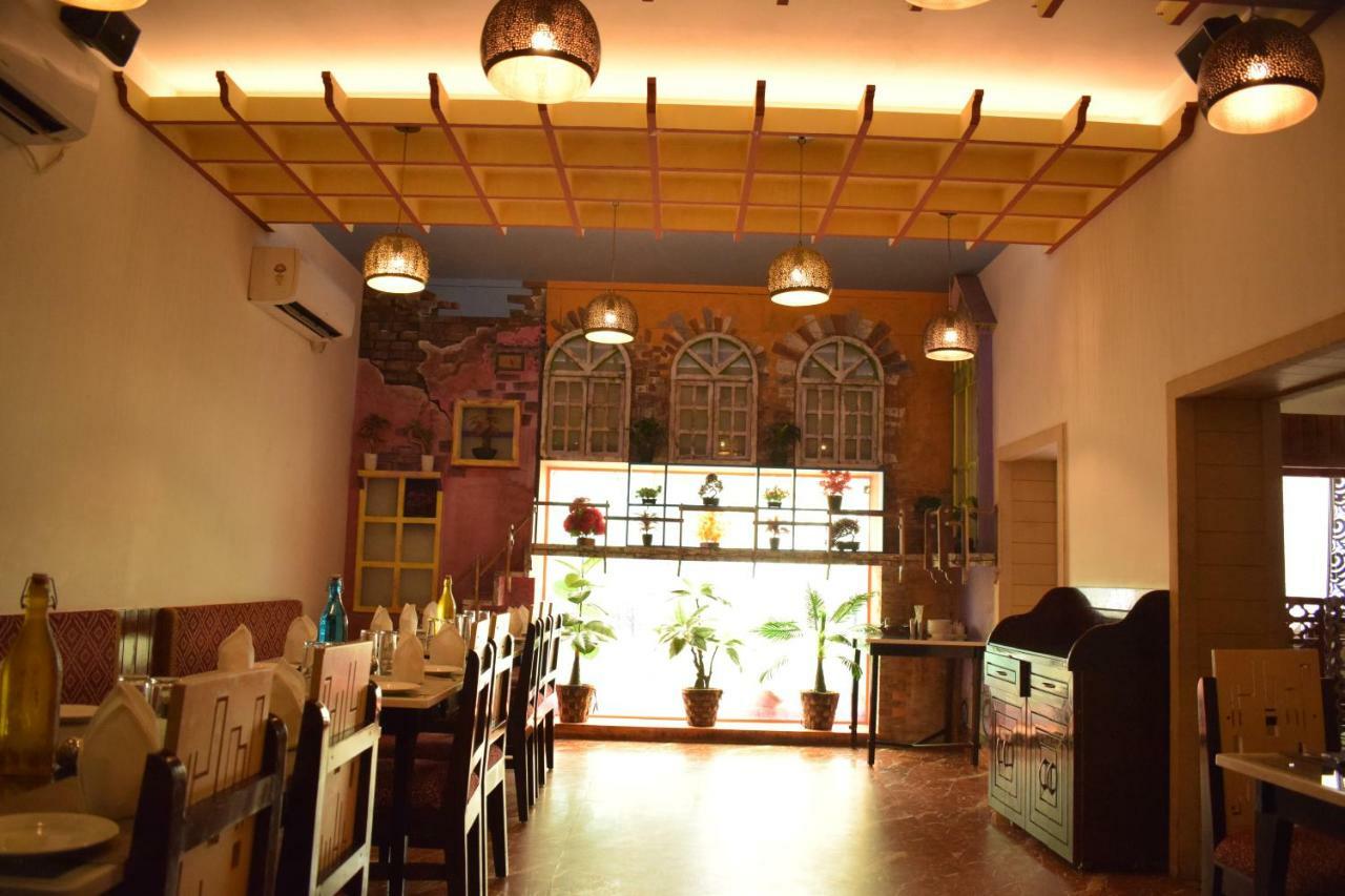 Hotel Hari Vilaas Varanasi Esterno foto