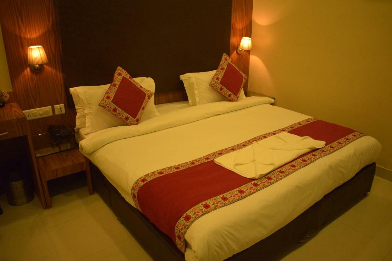 Hotel Hari Vilaas Varanasi Esterno foto